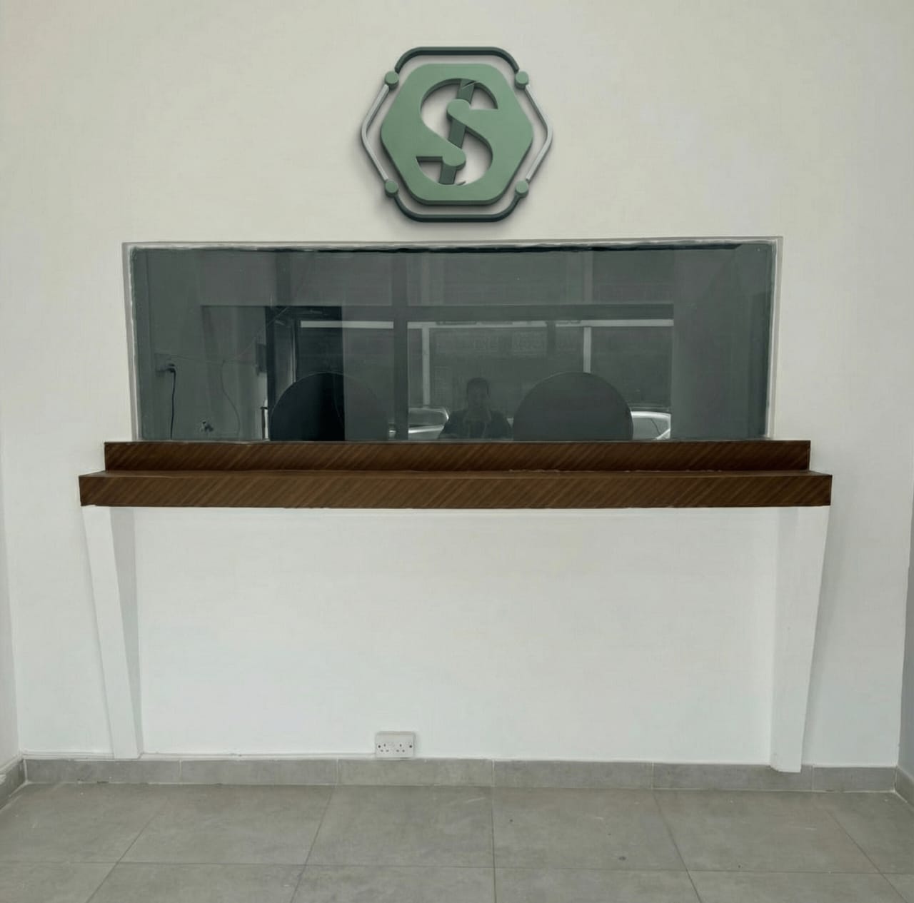 الفرع من الداخل